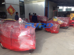 福瑞得機(jī)械座駕壓路機(jī)、大容量灌縫機(jī)，小型灌縫機(jī)包裝完畢準(zhǔn)備發(fā)貨