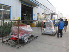 福瑞得機械1臺灌縫機，1臺移動燈車，一臺馬路吹風機打包裝柜出口新加坡